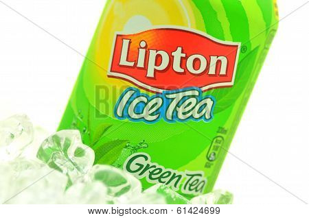 Can of Lipton Ice Tea drink on ice.