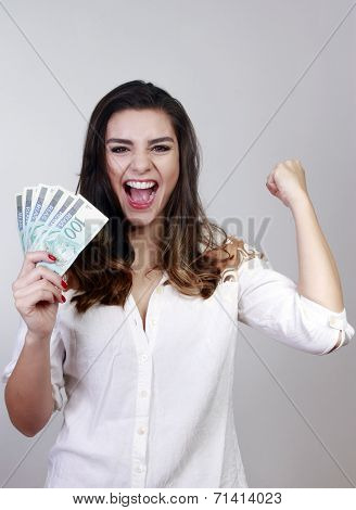 brunette woman winner, money brazilian