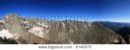 Panorama di montagna rocciosa