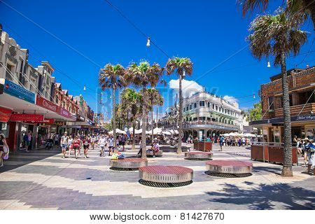 SYDNEY, AUSTRALIA - DECEMBER 21, 2014: Unidentified people in the shopping area named -The Corso - in Manly, on December 21, 2014 in Sydney, Australia.