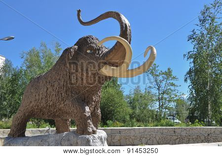 Monument Mammoth.