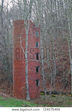 an old red brick silo in disrepair
** Note: Visible grain at 100%, best at smaller sizes