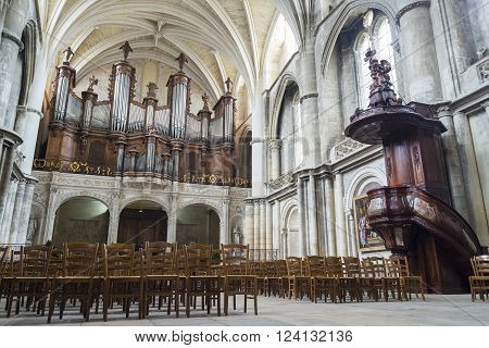 Bordeaux, France - March 25, 2016: 
The pipe organ in Cathedral of St. Andre.
 Saint Andre is a gothic cathedral of Bordeaux, capital of Aquitaine. France.