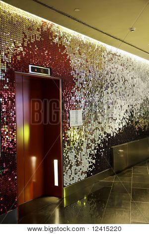 Moderno elevador em um Hotel de luxo