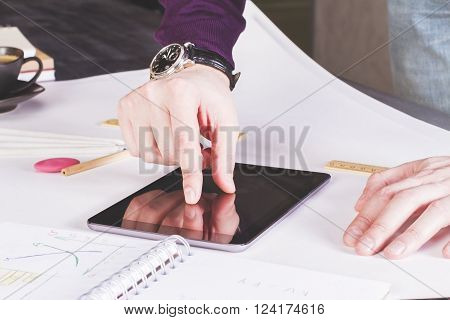 Hand Zooming In