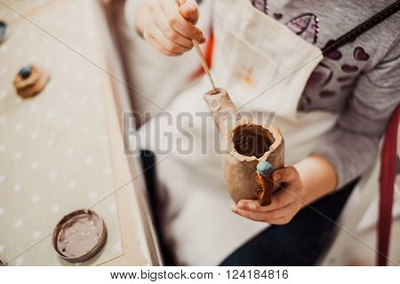 children's hands sculpts clay crafts pottery school