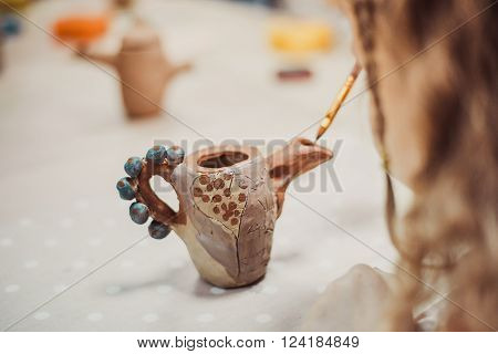 children's hands sculpts clay crafts pottery school