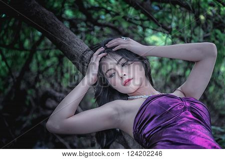 Asia Pretty Girl Lying On Tree