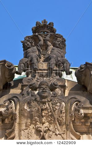 Andělé s korunou, palác Zwinger