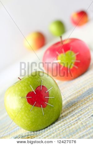 Zelené a červené jablko