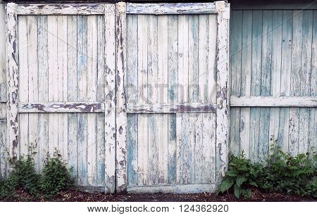 Sliding doors on an old barn with peeling paint
** Note: Soft Focus at 100%, best at smaller sizes