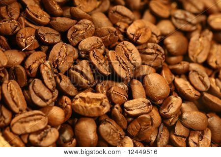 เมล็ดกาแฟดำใหญ่
