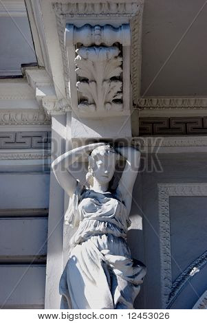 statue af kvinder