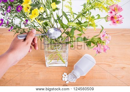 Add grounded acetylsalicylic acid tablet into vase with water to keep cut flowers fresher.