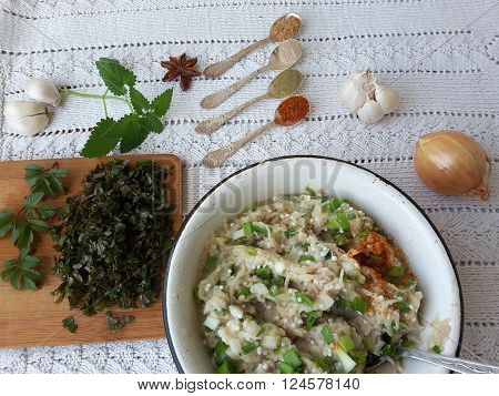 Cooking green food for a vegetarian diet, Potato goutweed cutlets with onion, garlic and spices