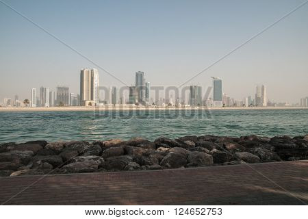 promenade with views of the city, Dubai