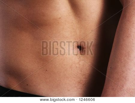 Male corps - nombril