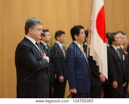 Petro Poroshenko And Shinzo Abe