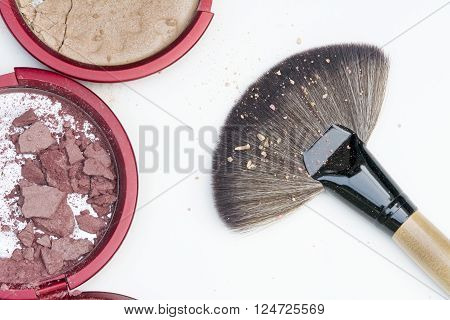 Natural Look Blusher Crak And Big Makeup Brush