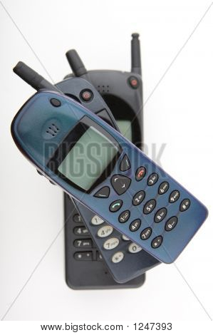 Mobilní telefony izolovaných na bílém pozadí