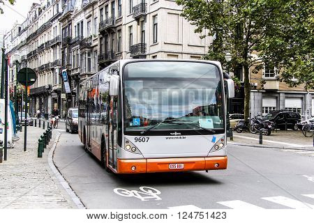 Van Hool A330