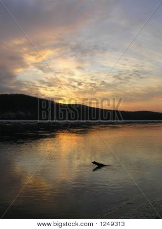 Puesta de sol de invierno río Susquehanna