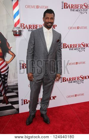LOS ANGELES - APR 6:  Deon Cole at the Barbershop - The Next Cut Premiere at the TCL Chinese Theater on April 6, 2016 in Los Angeles, CA