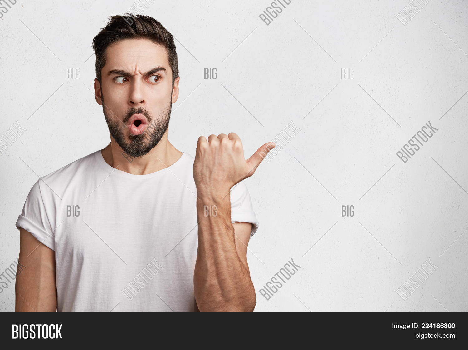 Exited. Жест стоп рукой. Останавливающий жест. Obo логотип. Open expression.