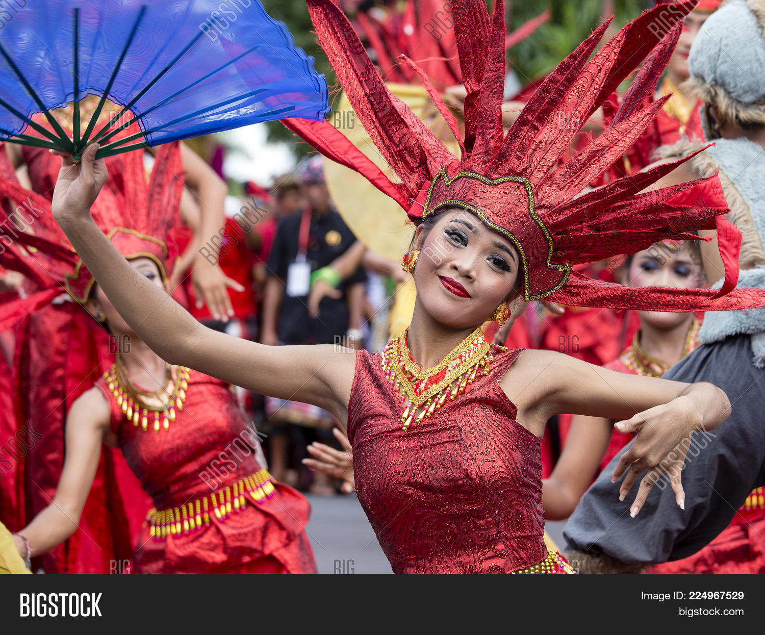 Indonesia National Costume : All The Times Indonesia Put Other Countries To Shame With Its Miss Universe Costumes / Lihat ide lainnya tentang indonesia, budaya, penari.