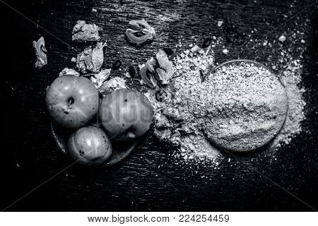 Raw Fresh Ripe Phyllanthus Emblica,amla Or Indian Gooseberry With Its Powder On Wooden Surface.