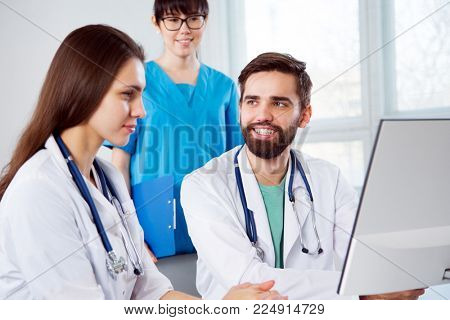 Group of doctors in the hospital discuss the diagnos of the patient