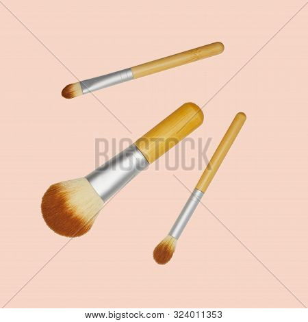 Eco Makeup Brushes With Wooden Handle On Creme De Peche