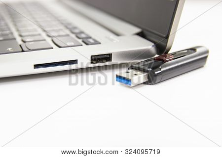 Flash Drive With Laptop Computer For Conncet To Usb Port Plug-in Laptop For Transfer And Backup Busi