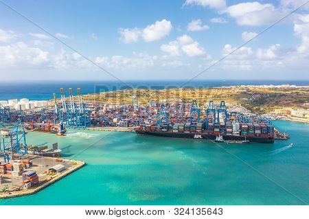 Huge Apl Cargo Ship For Transporting Containers In Port At Unloading. Malta, Il Brolli Marsaxlokk, M