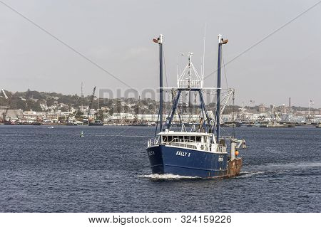 Fairhaven, Massachusetts, Usa - September 23, 2019: Commercial Fishing Vessel Kelly S Leaving Fairha