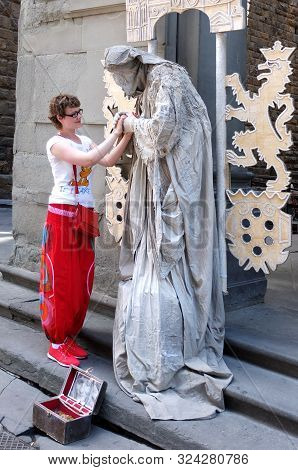 2013 Italy,  Firenze Fi, Piazzale Degli Uffizi. A Tourist In Red Communicates With A 