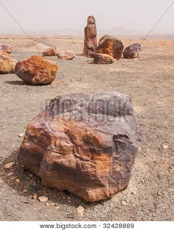 Steine in den Krater Mizpe Ramon Negev WÃ¼ste