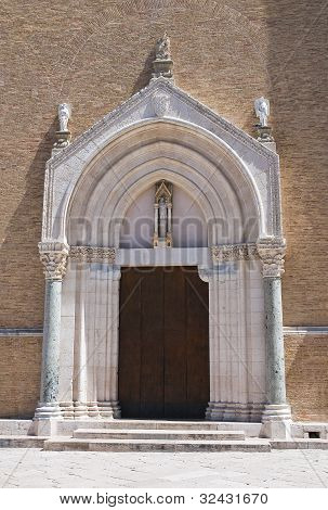 Katedrální bazilika. Lucera. Puglia. Itálie.