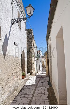 Yolun. Pietramontecorvino. Puglia. İtalya.