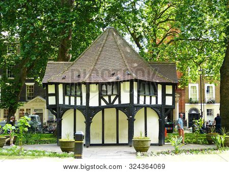 London / England Uk - Giugno 28, 2014: The Famous Soho Square, London, England, Uk