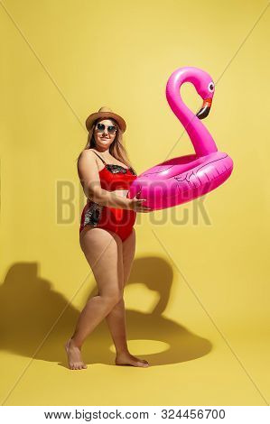 Young Caucasian Plus Size Female Models Preparing For Beach Resort On Yellow Background. Woman In Re