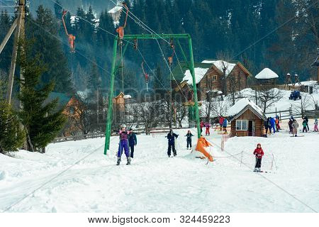 Yablunytsya, Ukraine February 5, 2019: Holidaymakers Rise On The Towbar.