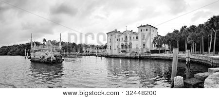 Museo Vizcaya Miami a waterfront