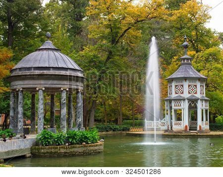 Aranjuez, Madrid, Spain- November 6, 2018: The Pond Of The Chinescos Is An Artificial Lake, A Greek-