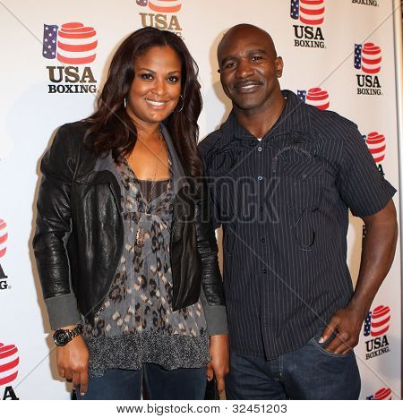 BEVERLY HILLS, CA. - APRIL 24: Boksning legender Laila Ali og Evander Holyfield ankommer til USA boxi