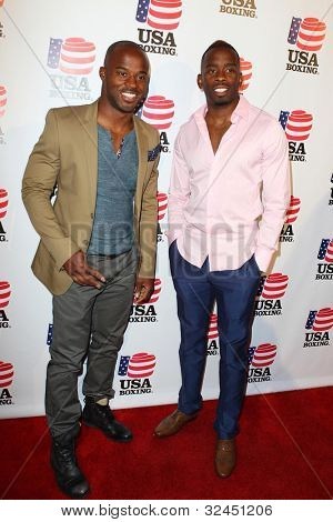 เบเวอร์ลี่ฮิลล์ CA - 24 เมษายน: สหรัฐอเมริกาทีมฮอคของ Rodney มาร์ติน (L) และ arri Leroy Dixon (R)