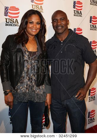BEVERLY HILLS, CA. - APRIL 24: Boksning legender Laila Ali og Evander Holyfield ankommer til USA boxi