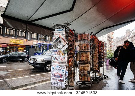Paris, France - Sep 27, 2019: French Newspaper Stand With Jacques Chirac On Cover Of Newspaper Follo
