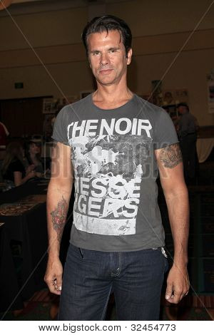 BURBANK - APR 22: Lorenzo Lamas se podílí na 