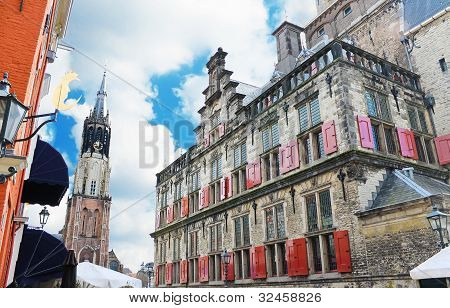A Igreja e o salão de cidade de Delft. Países Baixos